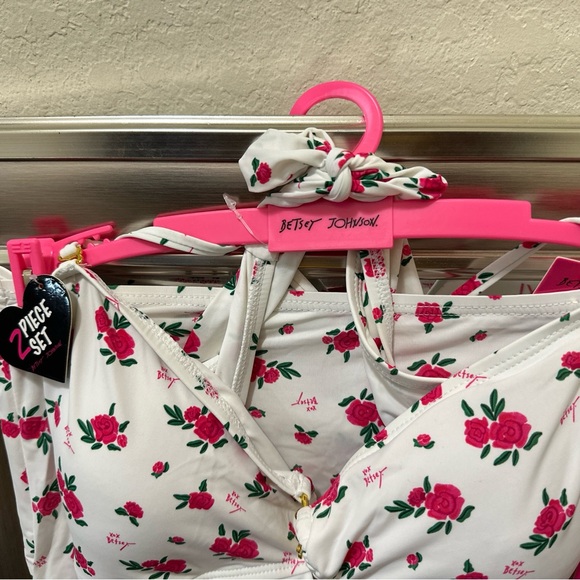 2 piece Betsey Johnson Floral Print Women's Swim Suit w/ swim skirt - Picture 3 of 6